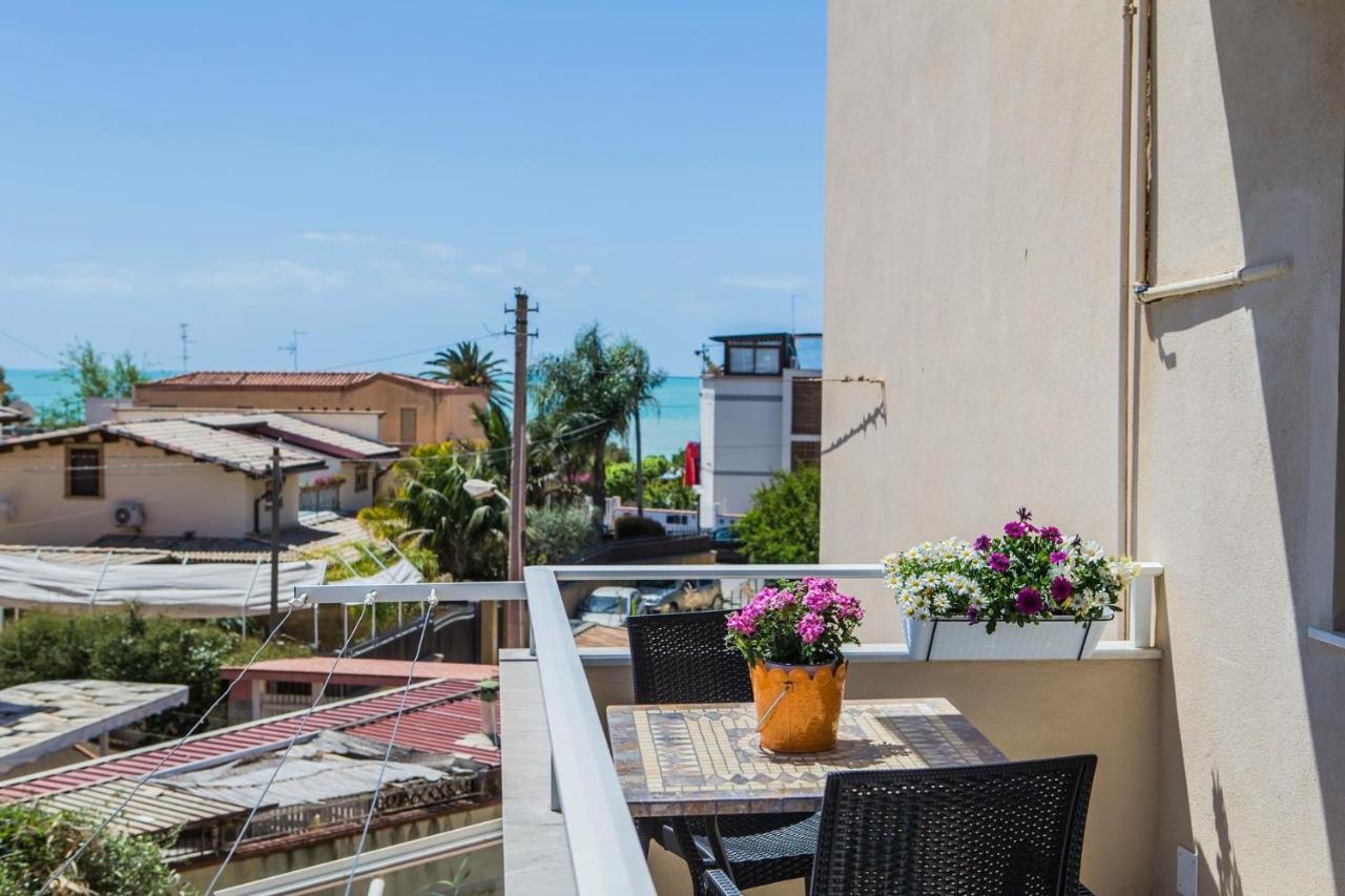 Le Notti Di Morfeo Bed and Breakfast San Leone Exteriör bild